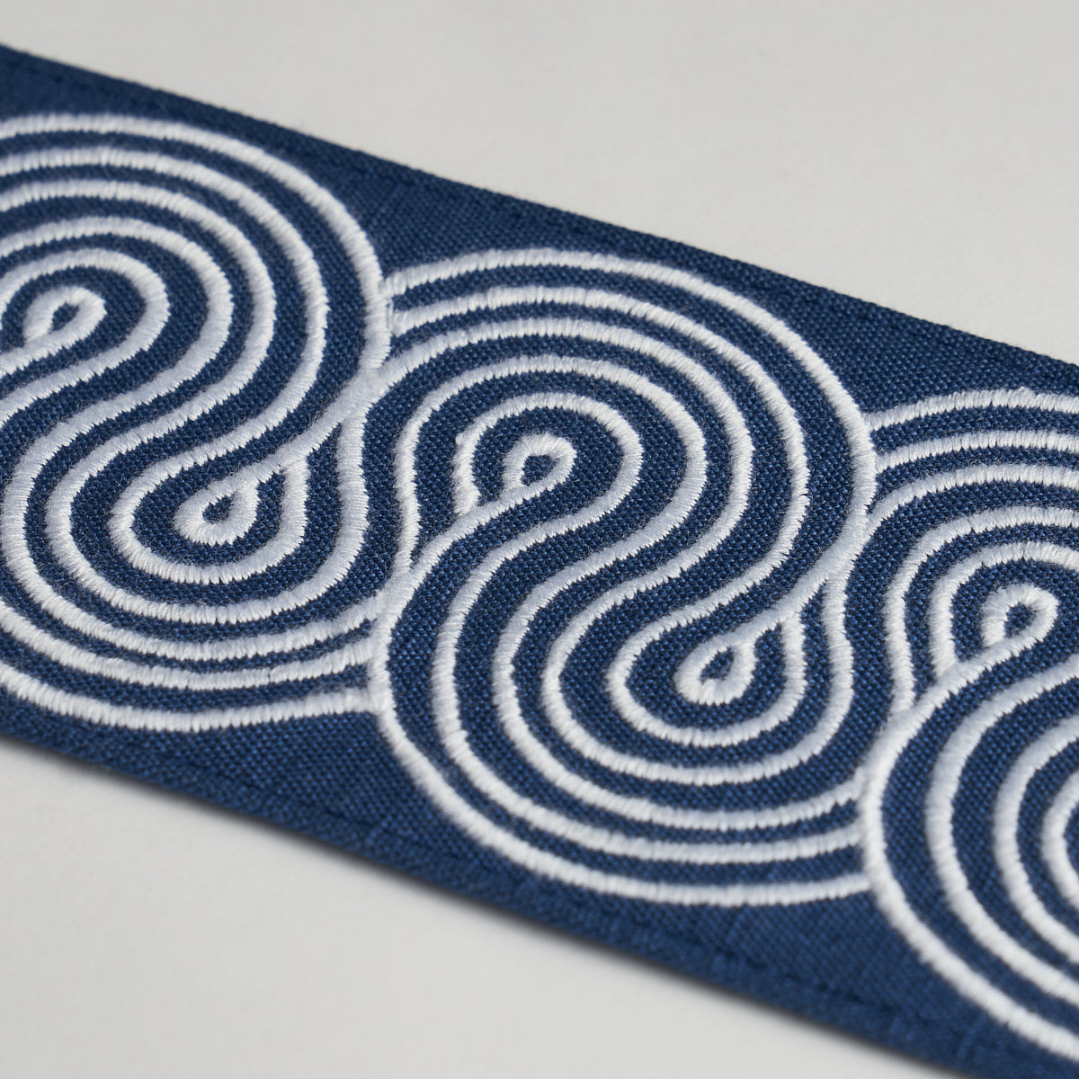 GIRALDI EMBROIDERED TRIM | WHITE ON NAVY