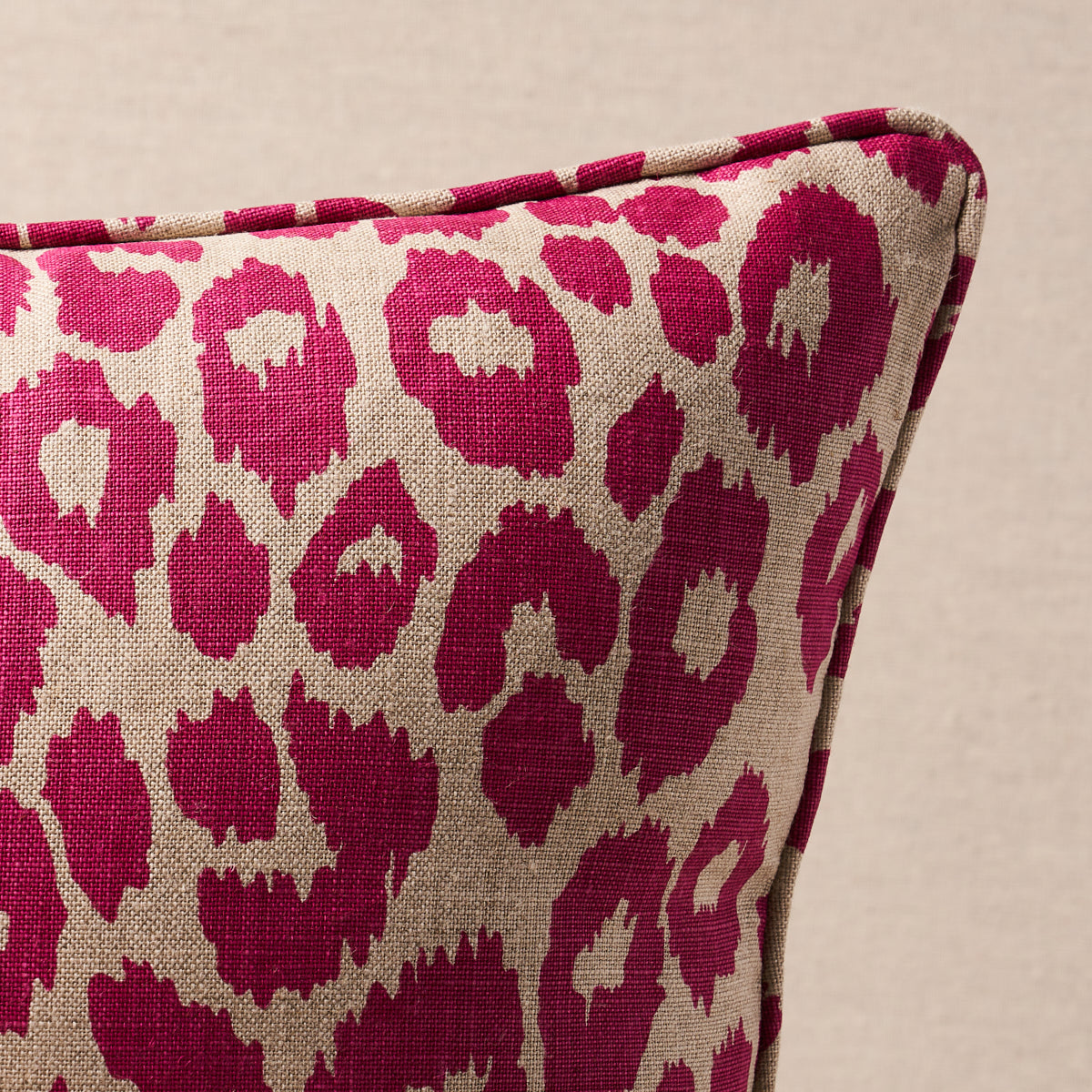 Iconico cuscino leopardato | Fucsia/Naturale