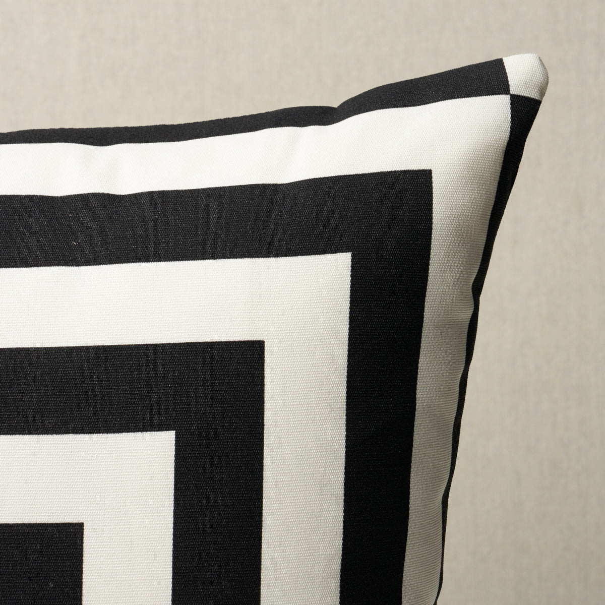 Roxbury I/O Pillow | Black