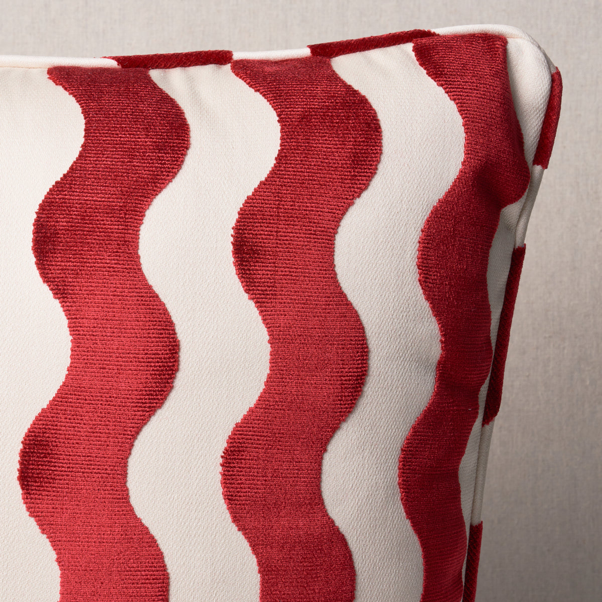 Il cuscino in velluto Wave | Rosso