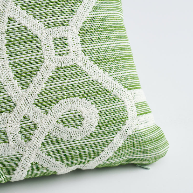 Cuscino ricamato Ziz | Verde e bianco