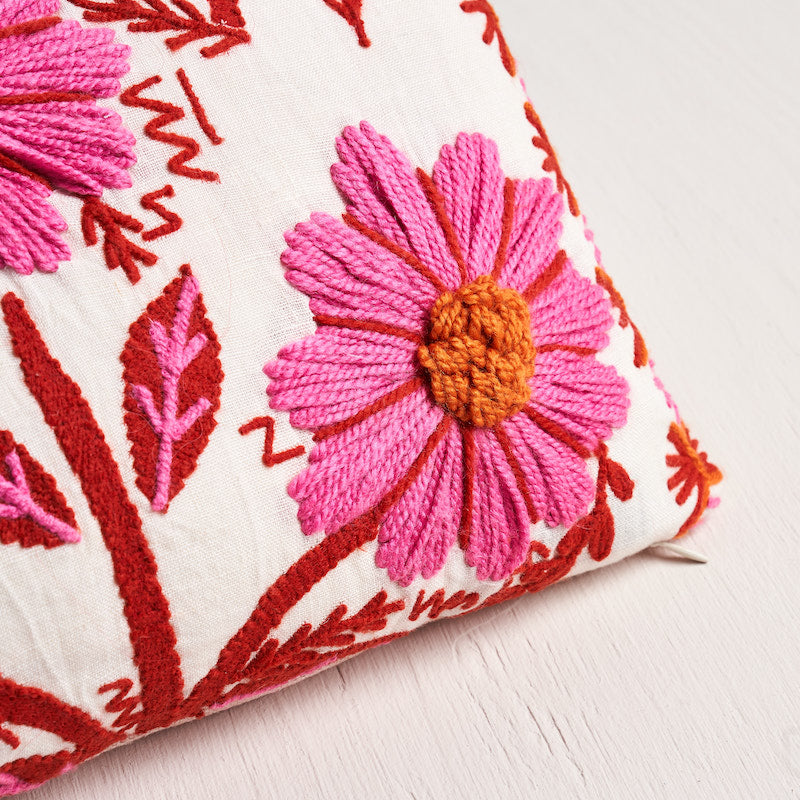 Marguerite Embroidery Pillow A | Blossom