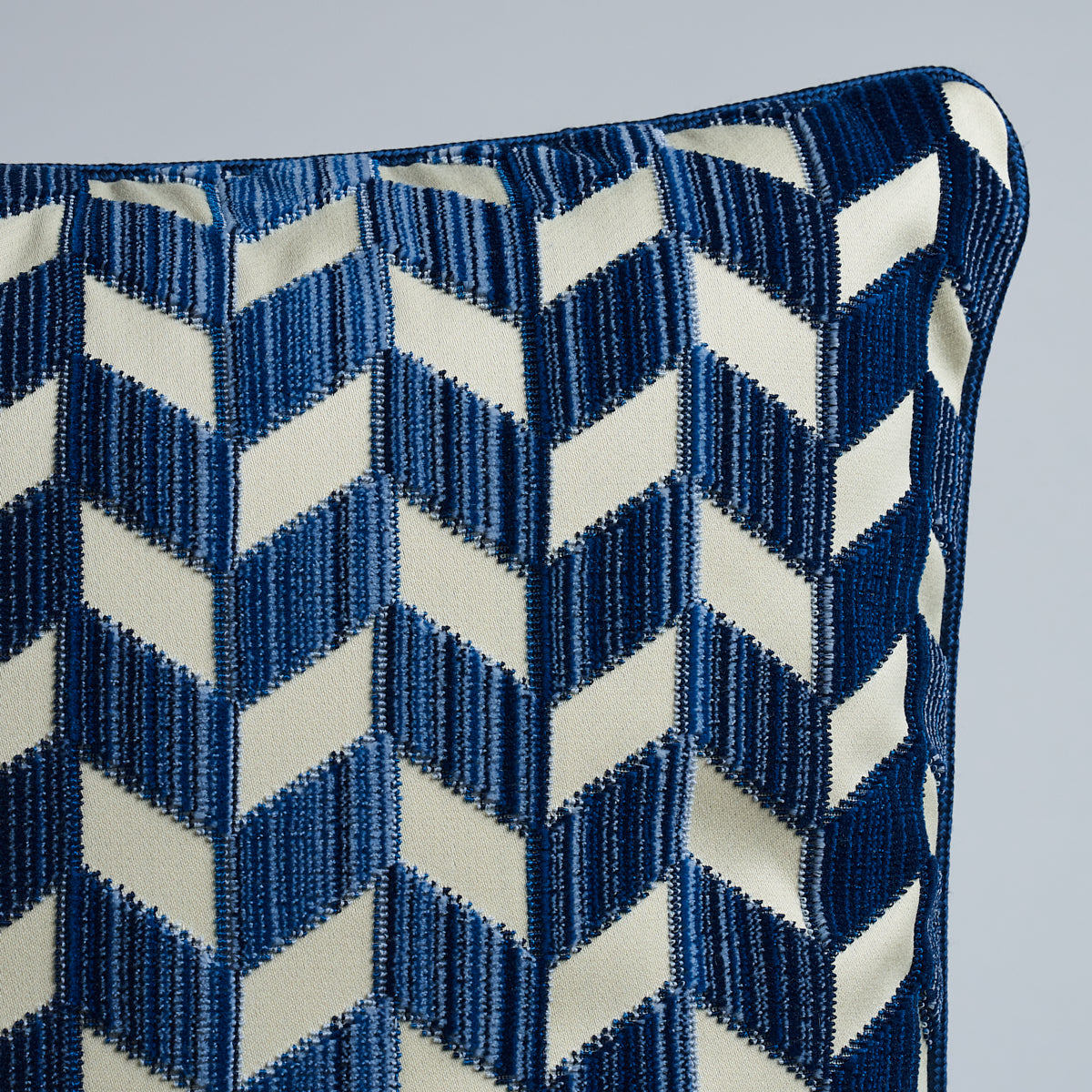 Cuscino in velluto Chevron Strie | Lapis