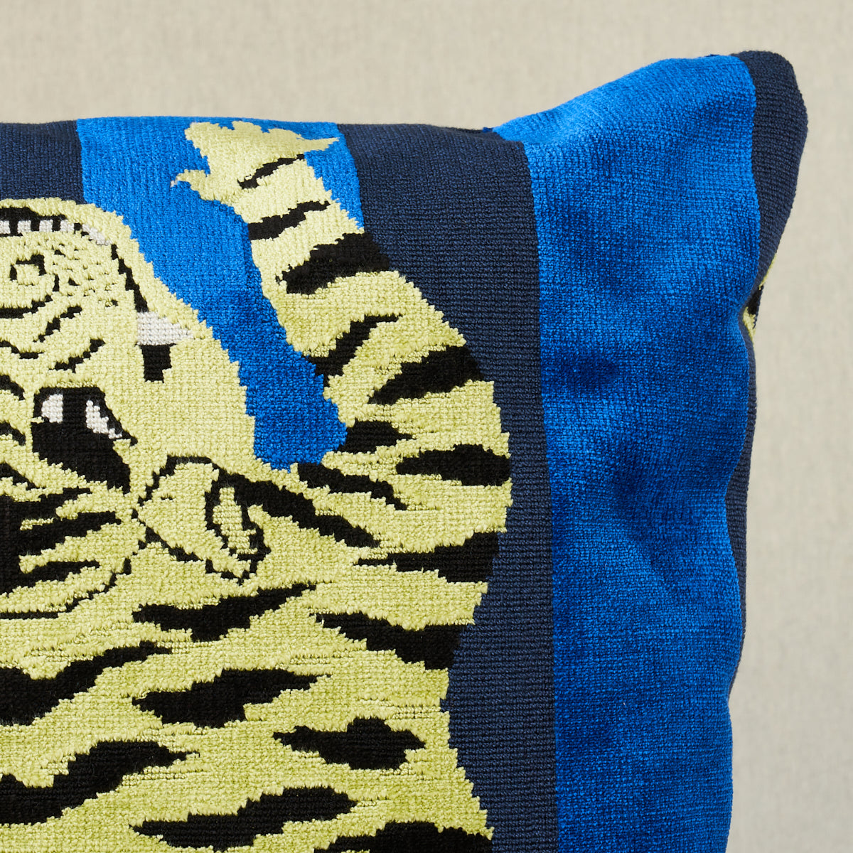 Cuscino in velluto tigre Jokhang | Blu
