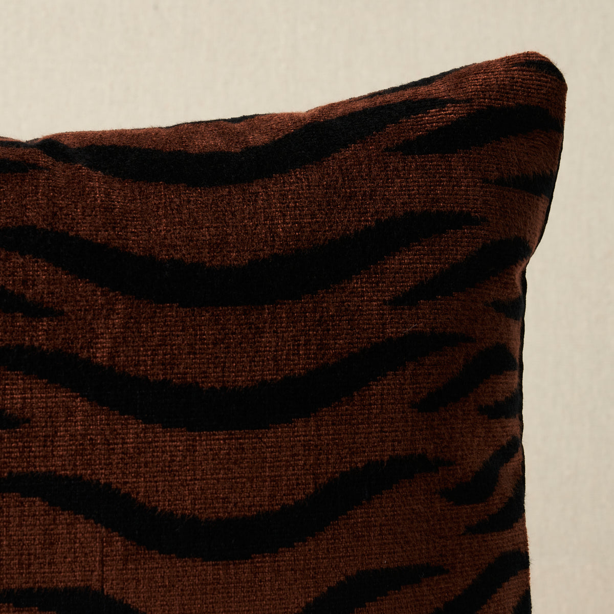 Cuscino in velluto tigre Sabi | Giava