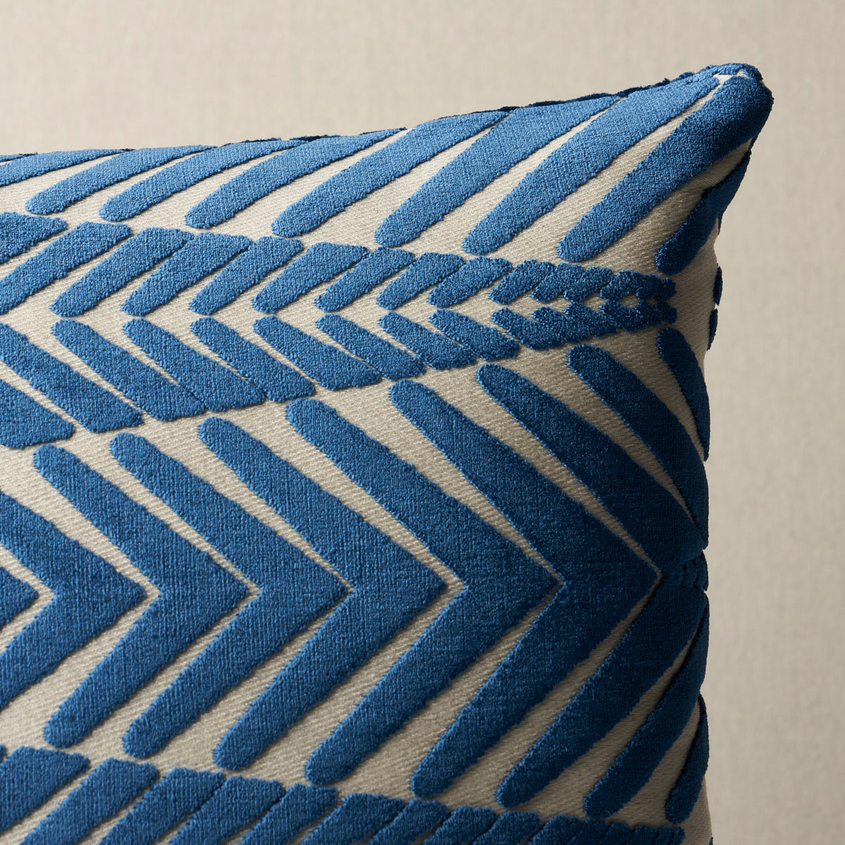 Cuscino in velluto zebrato | Argento Blu